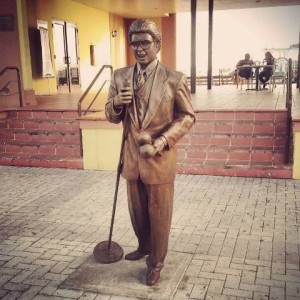 estatua-hector-lavoe